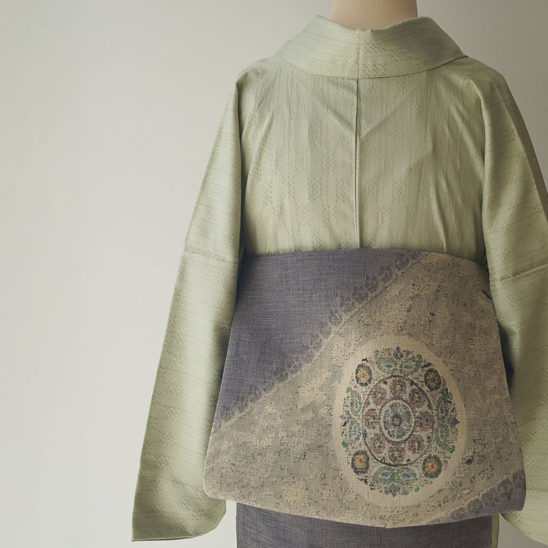 なごや帯】川端美朝作 桔梗鼠 紬地 唐草文 なごや帯 | 大山キモノ・ち  