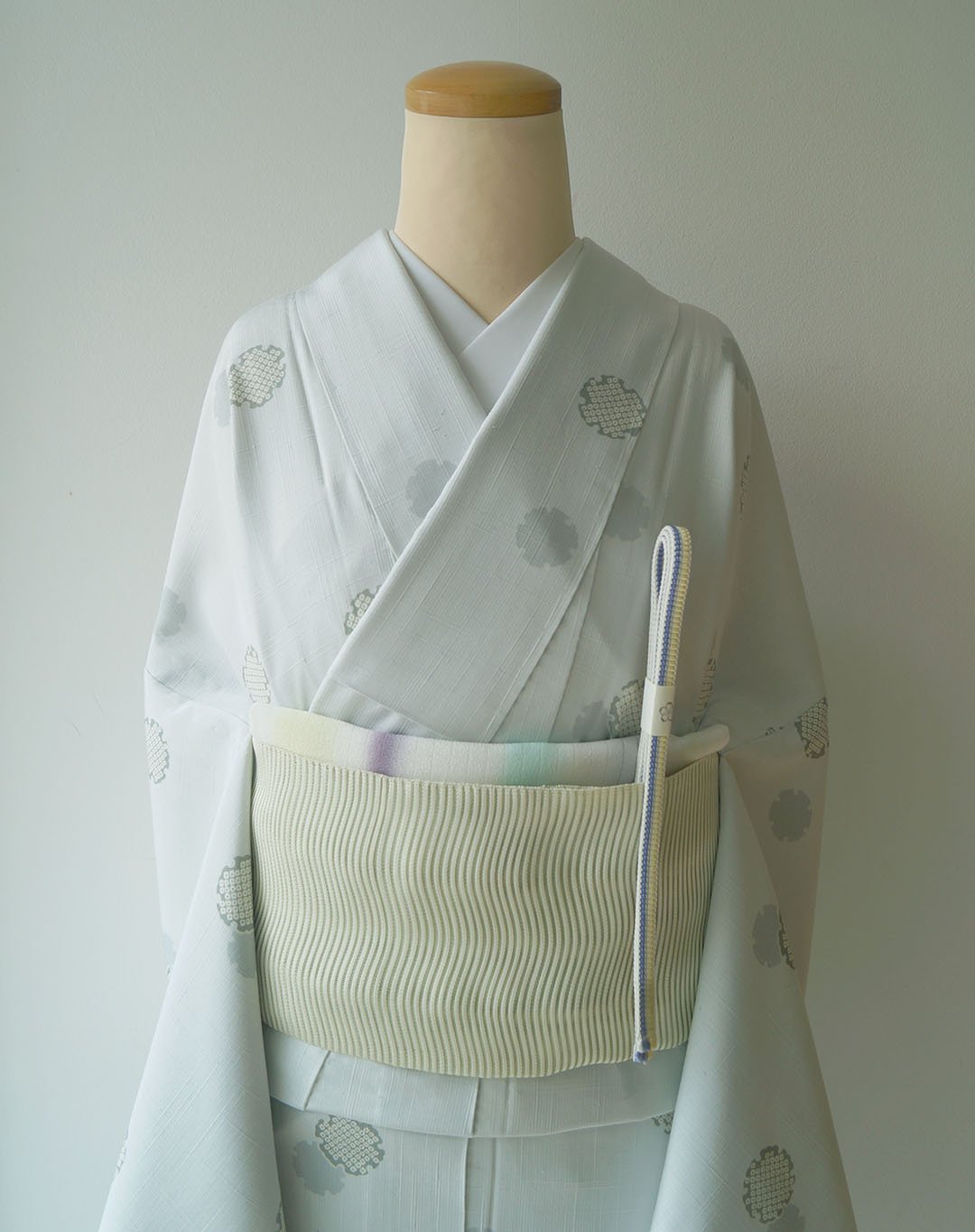 紬着物 風情ある番傘模様 雲井鼠色 松本糸舗 しつけ糸 明け暮れ K-4374 