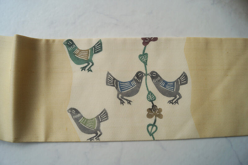 夏用名古屋帯型染　紗紬鳩柄砥の粉色　382cm 夏・なごや帯】作家物 鳥の型染 紗紬なごや帯 | 大山キモノ・ち