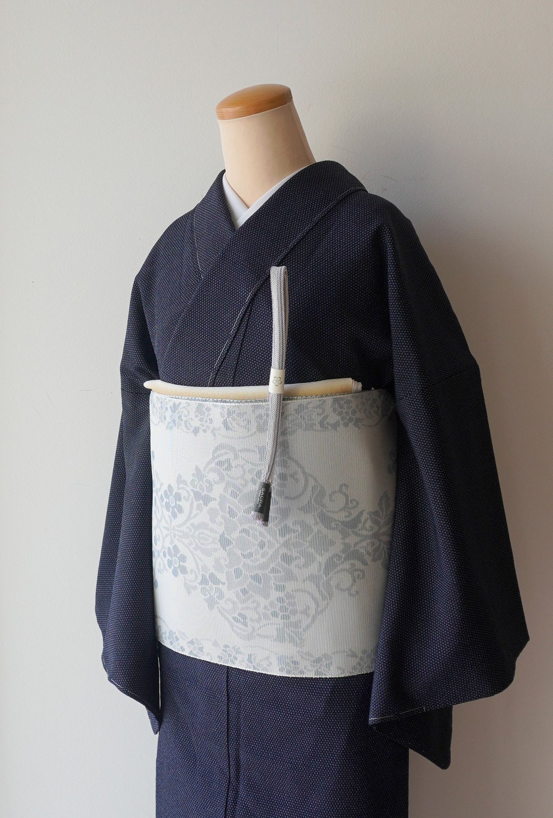 木綿 花織 黒っぽい濃紺 半幅帯 単衣帯 極美品 単衣】濃藍地 蚊絣文 本塩沢 | 大山キモノ・ちぇらうなぼるた