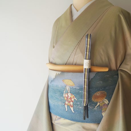 【袷】裏葉柳色　 縦縞暈かし　紬