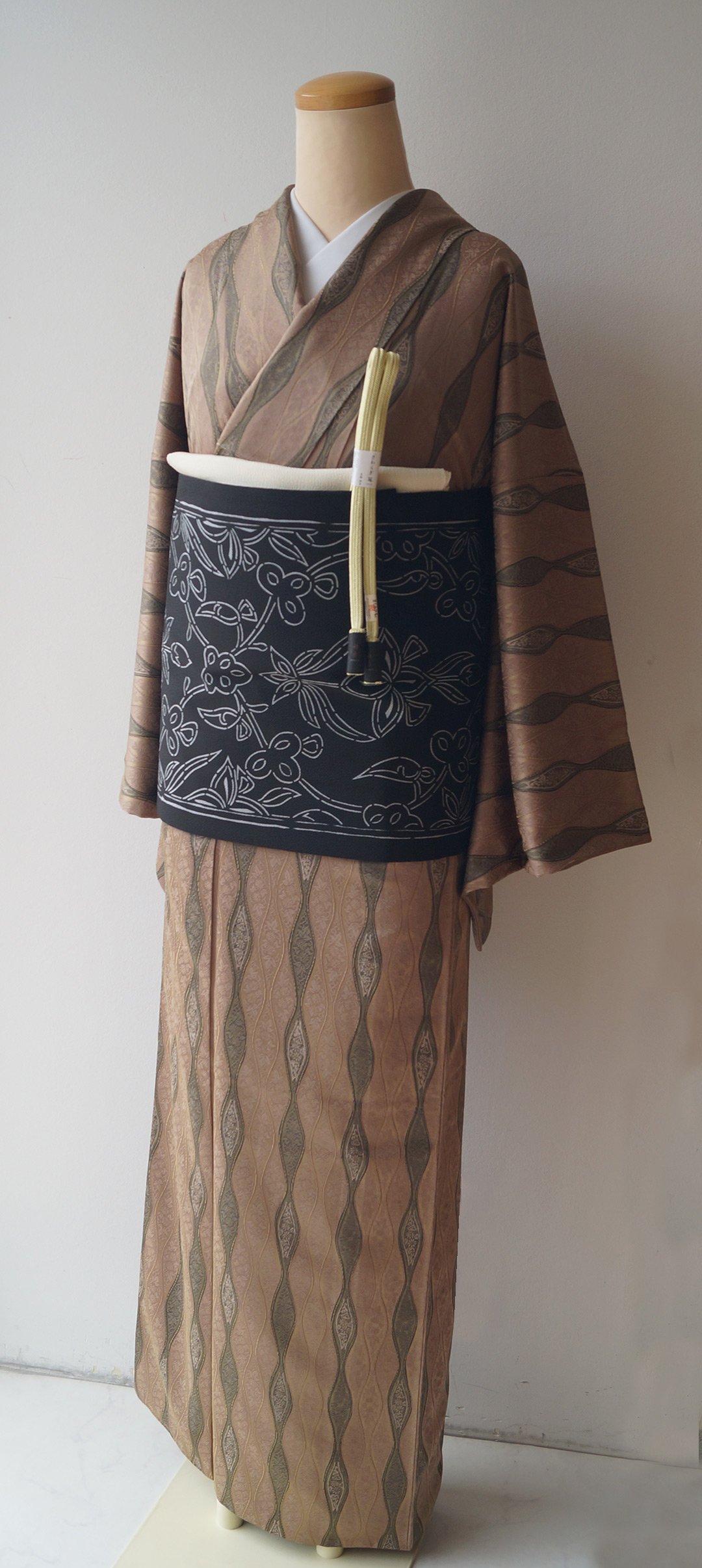 みそのや　未使用袷　辻ヶ花紋　小紋　長身様　裄67 焦げ茶系 リサイクル着物】小紋 正絹 身丈165cm 裄丈63cm 袷 沈香茶色（と