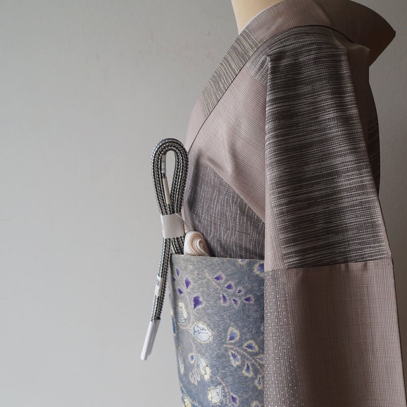 単衣】鳩羽鼠色 汕頭刺繍 本場縞大島紬 附下 証紙あり | 大山 単衣】鳩羽鼠色 汕頭刺繍 本場縞大島紬 附下 証紙あり | 大山