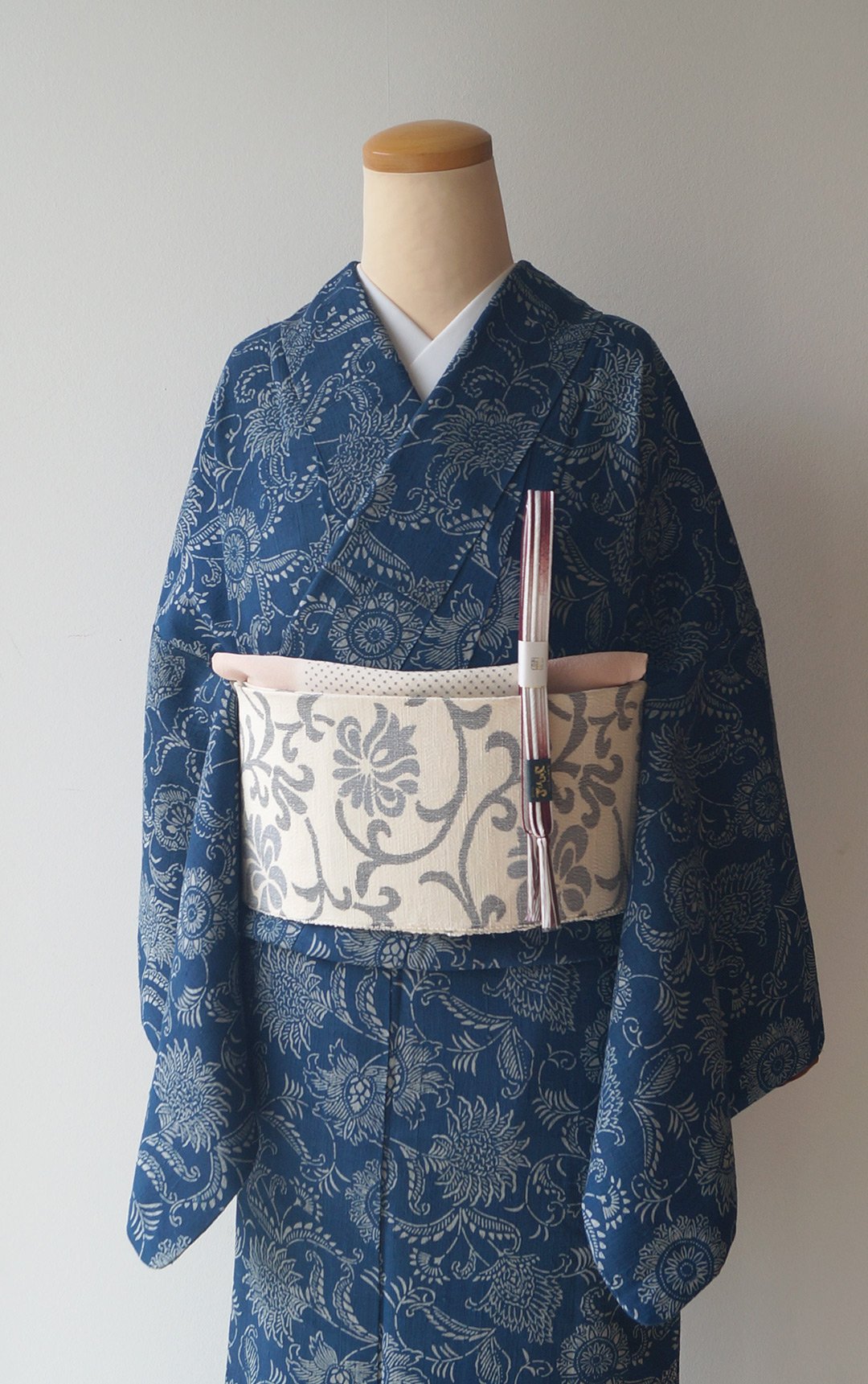 美品 小紋 藍染 藍色 鳳凰 唐花 身丈161.0cm 裄丈69.5cm 袷正絹 美品 小紋 藍染 藍色 鳳凰 唐花 身丈161.0cm 裄丈69.5cm 袷正絹