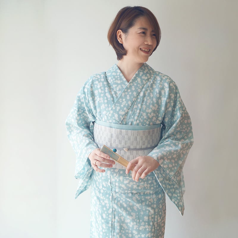 浴衣】小千谷織物 綿麻紅梅 越後型染浴衣 白群色水玉文 | 大山キモノ・ちぇらうなぼるた 浴衣】小千谷織物 綿麻紅梅 越後型染浴衣 白群色水玉文 | 大山キモノ・ちぇらうなぼるた