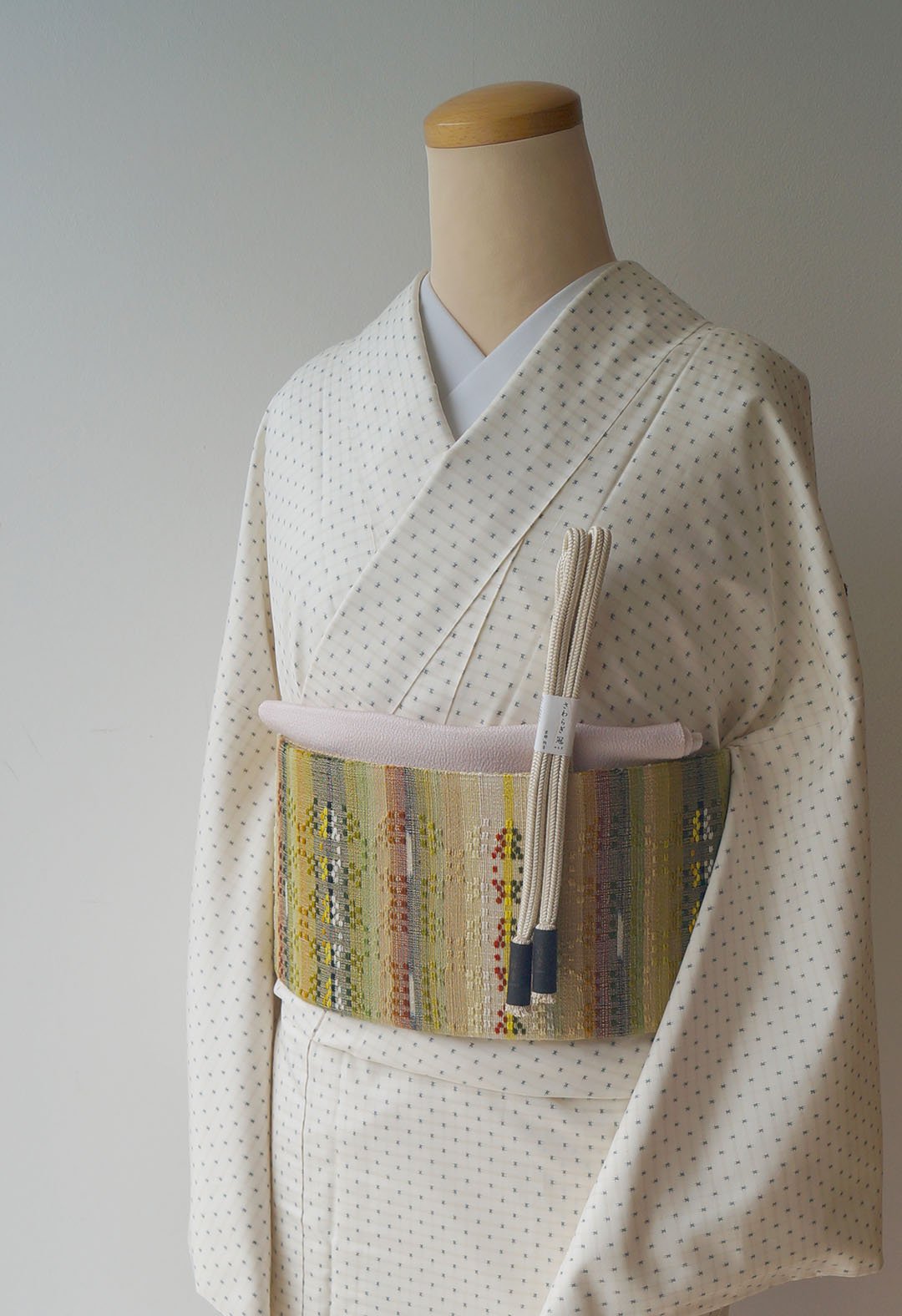 袷】銀座もとじ 象牙色地 井桁絣文 白大島紬 | 大山キモノ・ち