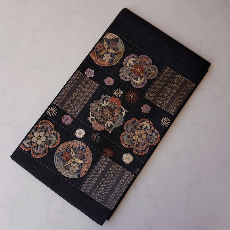 ふくろ帯】黒地 松竹梅刺繍文 ふくろ帯 | 大山キモノ・ちぇら ふくろ帯】黒地 松竹梅刺繍文 ふくろ帯 | 大山キモノ・ちぇら