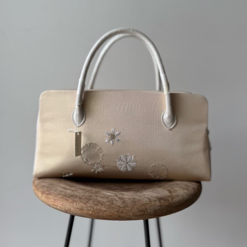 【美品】 和装バッグ 利休バッグ ハンドバッグ 刺繍 手持ち 兎金] 利休バッグ（刺繍・こぼれ桜）