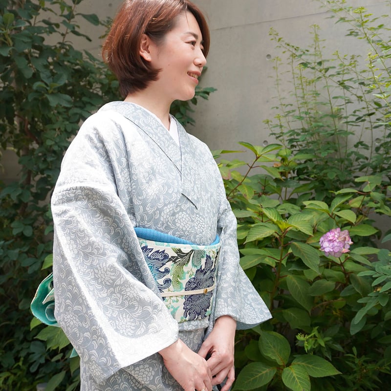 浴衣】小千谷織物 綿麻紅梅 越後型染浴衣 花唐草文 水浅葱色 浴衣】小千谷織物 綿麻紅梅 越後型染浴衣 花唐草文 水浅葱色