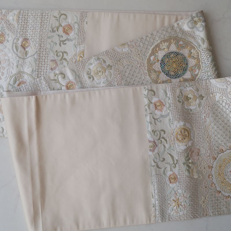 ふくろ帯】灰白色地 華丸や花唐草文 汕頭刺繍 ふくろ帯 | 大山 ふくろ帯】灰白色地 華丸や花唐草文 汕頭刺繍 ふくろ帯 | 大山
