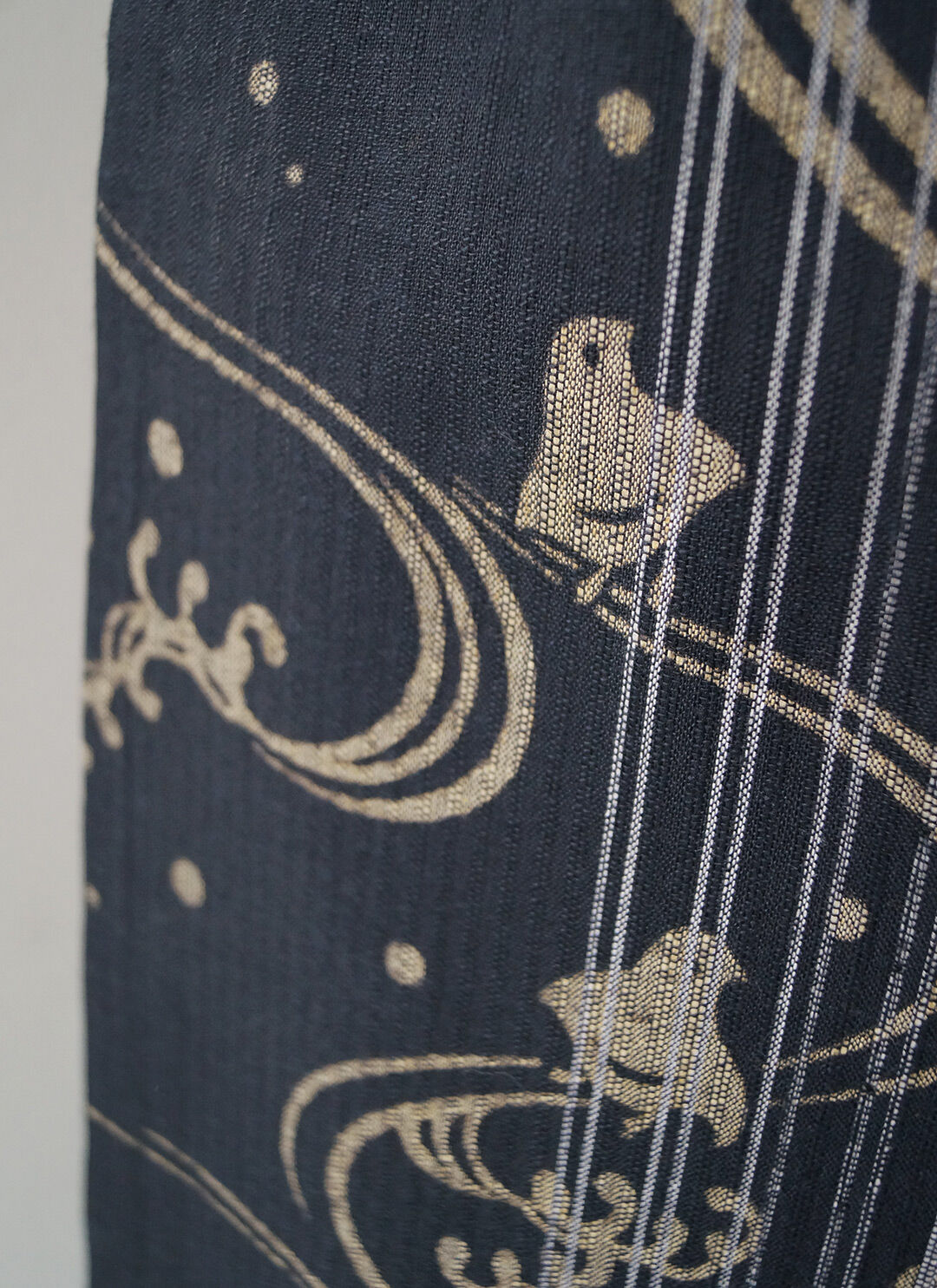 ★浴衣*源氏物語*縦縞網代にちどりが飛び交う柄*藍色*試着のみ ☆浴衣*源氏物語*縦縞網代にちどりが飛び交う柄*藍色*試着のみ