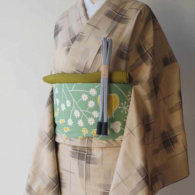 袷】薄白茶地 変わり井桁・十字絣文 紬 | 大山キモノ・ちぇら