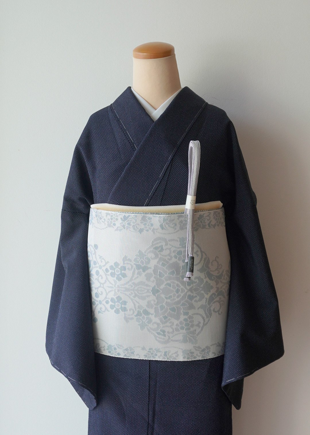 単衣】濃藍地 蚊絣文 本塩沢 | 大山キモノ・ちぇらうなぼるた 単衣】濃藍地 蚊絣文 本塩沢 | 大山キモノ・ちぇらうなぼるた