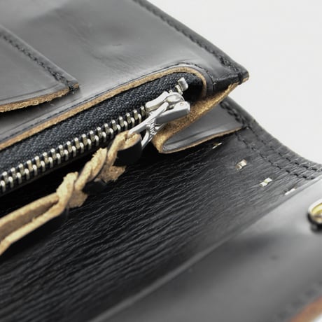 SHELL & STUDS WEAVE TRUCKER WALLET