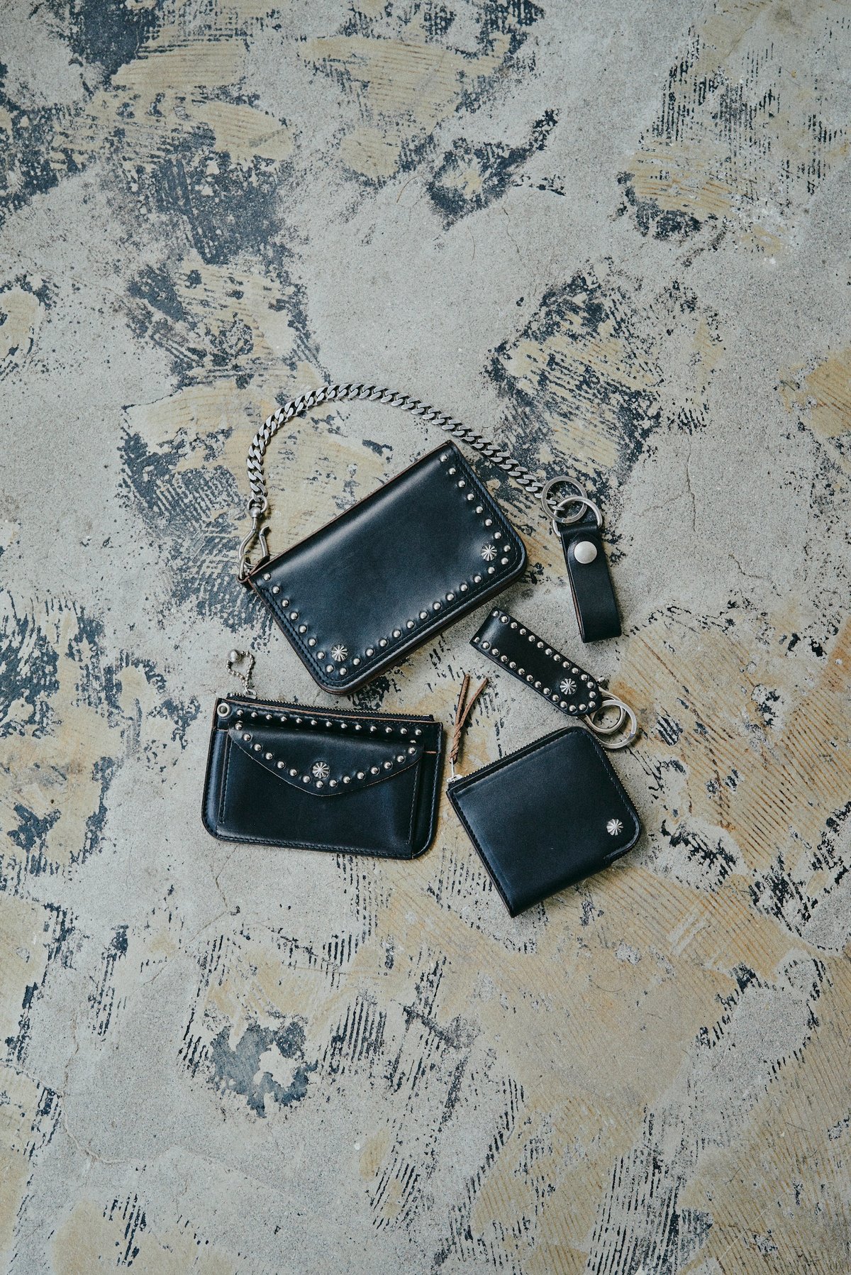 ジュン出品です。ミドルウォレット　ベルギー産　ルガト SHELL & STUDS MID WALLET | the wonder lust