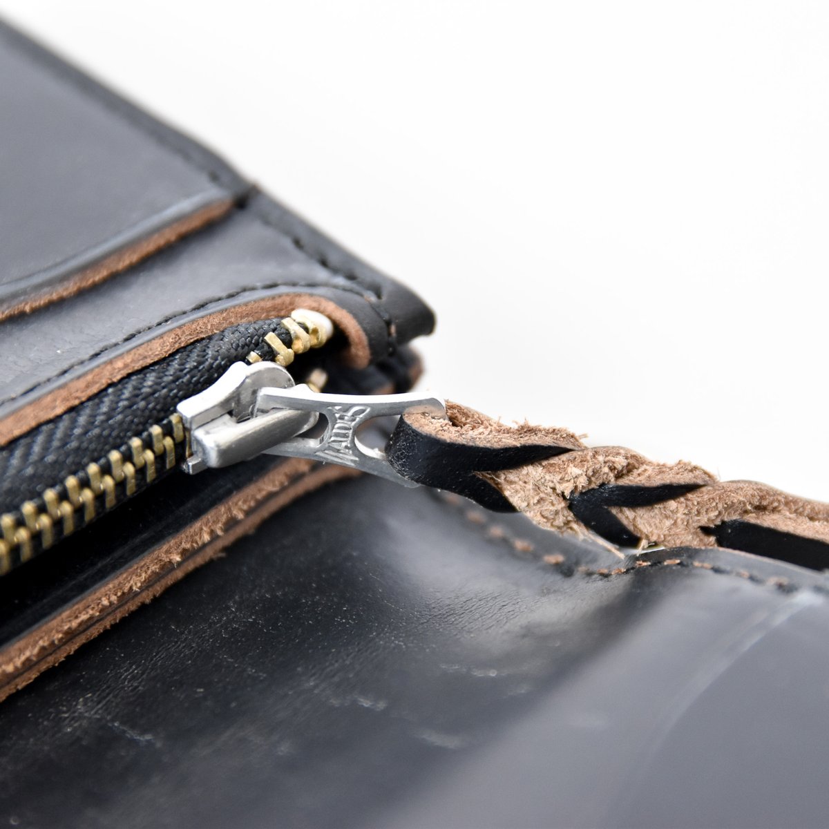 SHELL & STUDS MID WALLET | the wonder lust SHELL & STUDS MID WALLET | the wonder lust