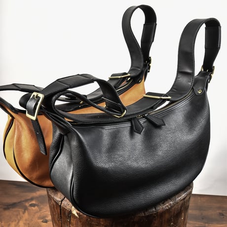 HALF MOON BAG -cow hide-