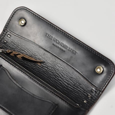 SHELL & STUDS WEAVE TRUCKER WALLET