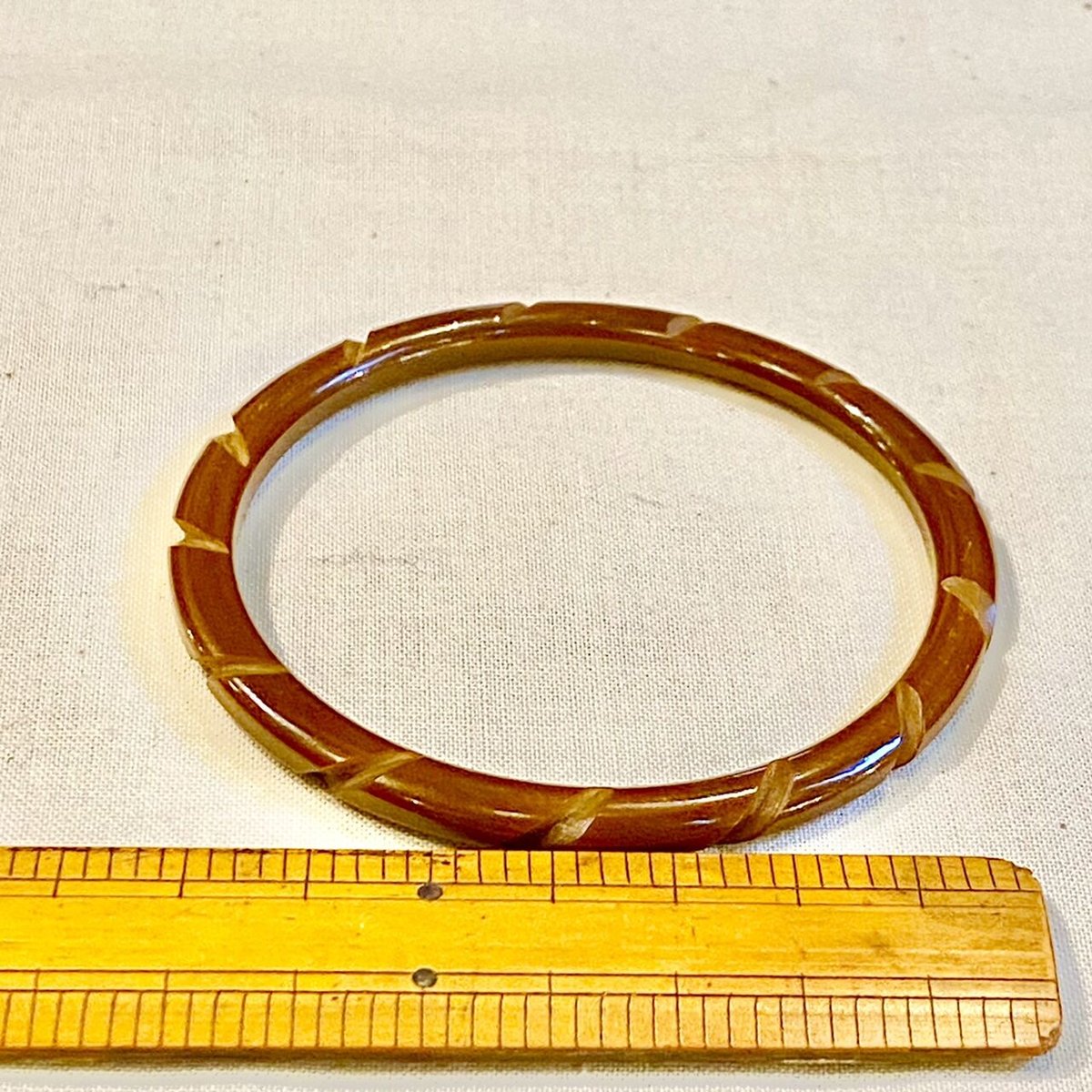 vintage)Bakelite アンバーベイクライトスタッズバングル