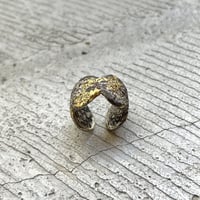 Jona    dot ear cuff / white (M)