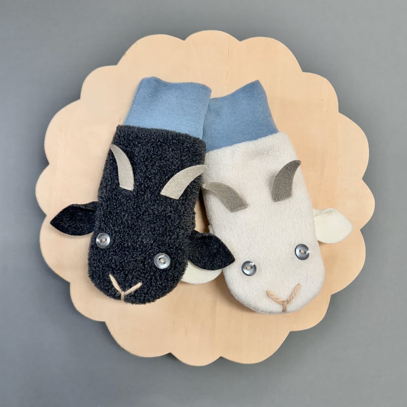 こども用手袋】白やぎ黒やぎミトン ブルー | kubomi [クボミ] 麦わら