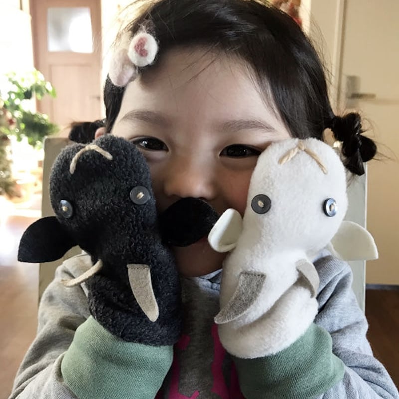こども用手袋】白やぎ黒やぎミトン ブルー | kubomi [クボミ] 麦わら