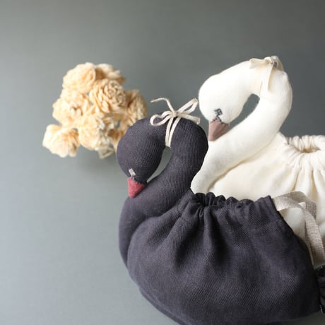 【 スワンポーチ S 】白鳥・黒鳥巾着｜8月末発送