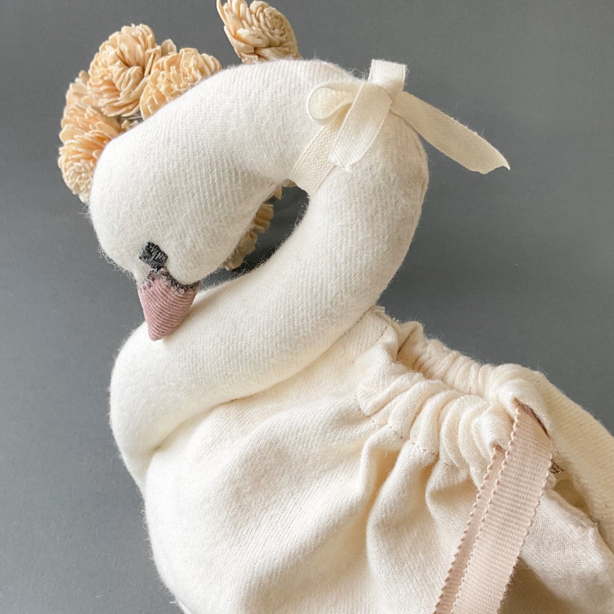 人気作家　aiueaoui様　ブラックスワン　小物入れ　黒白鳥　巾着オブジェ飾り スワンポーチ S 】白鳥・黒鳥巾着｜6月末発送 | kubomi [クボミ
