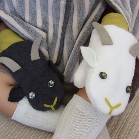 【こども用手袋】白やぎ黒やぎミトン　グリーン
