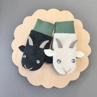 【こども用手袋】白やぎ黒やぎミトン　グリーン