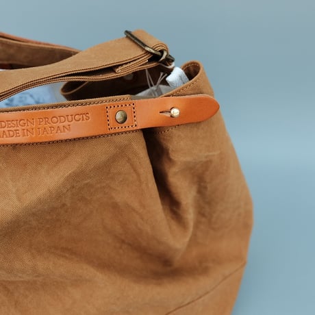 suolo(スオーロ)　　CROP Middle　　gold
