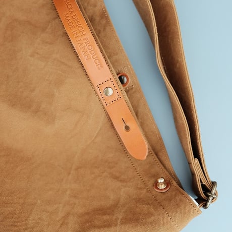 suolo(スオーロ)　　CROP Middle　　gold