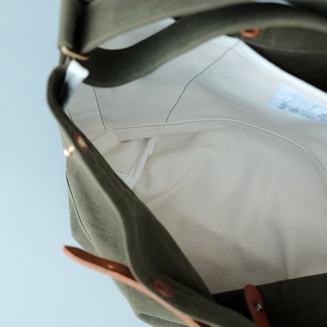 suolo(スオーロ)　　CROP Middle　　Olive