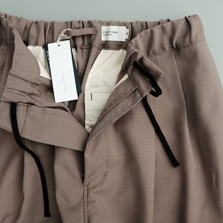 STILL BY HAND(スティルバイハンド)　　　 2 Tuck　Easy　Trousets　　PT1242　　　Greige