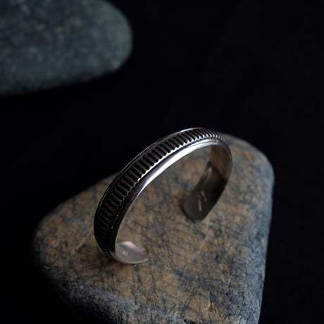 Cippy Crazy Horse 　　　 Chisel Work　Bangle