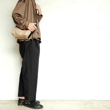 STILL BY HAND(スティルバイハンド)　　　 2 Tuck　Easy　Trousets　　PT1242　　　Black