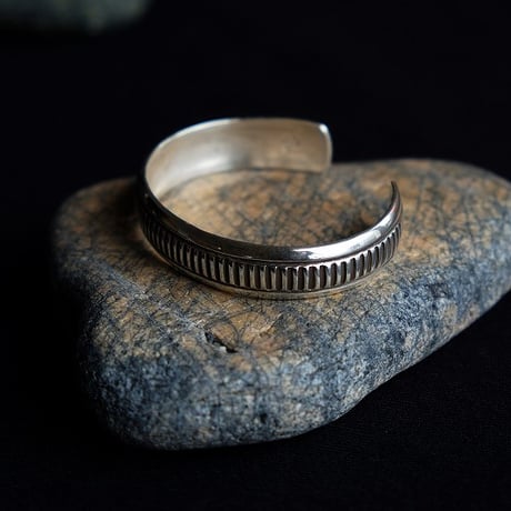Cippy Crazy Horse 　　　 Chisel Work　Bangle