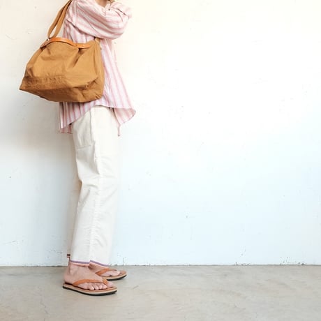 suolo(スオーロ)　　CROP Middle　　gold