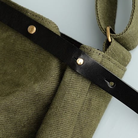 suolo(スオーロ)　　　FEATHER　Middle　　Olive