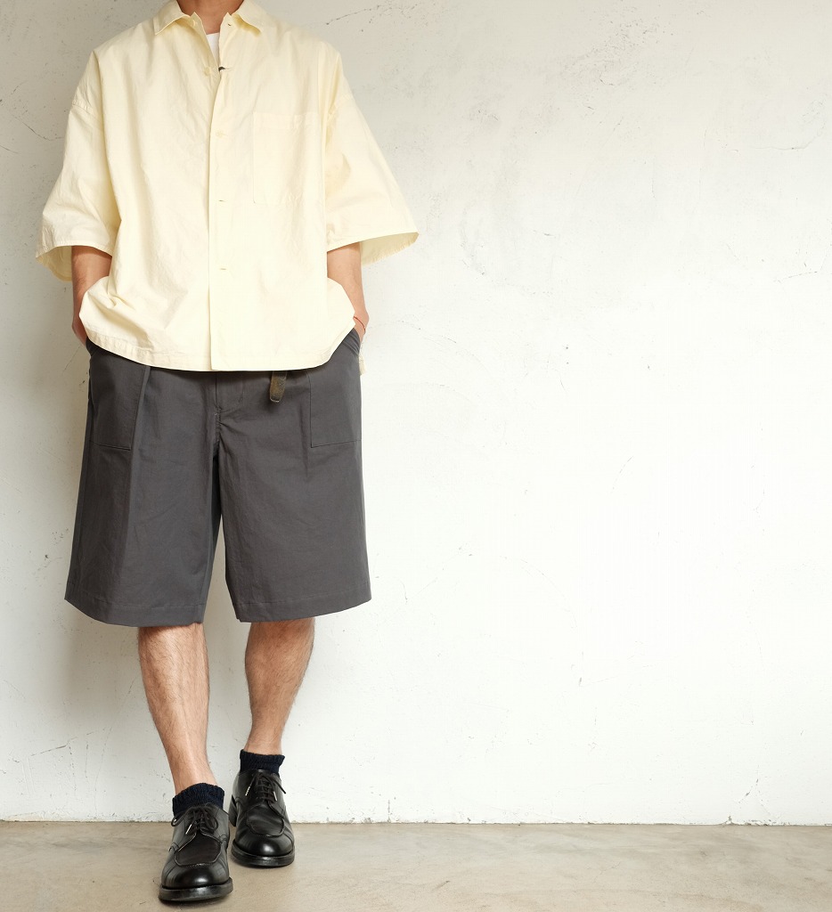 STILL BY HAND(スティルバイハンド) 1Tuck Baker Shorts