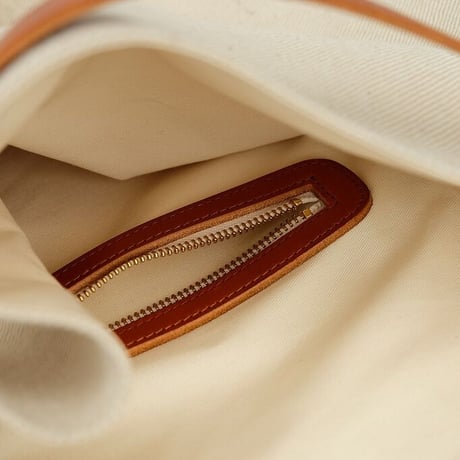 suolo(スオーロ)　　　FEATHER　Middle　　Off White