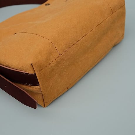 suolo(スオーロ）　NOMAD middle　　　　　　Gold