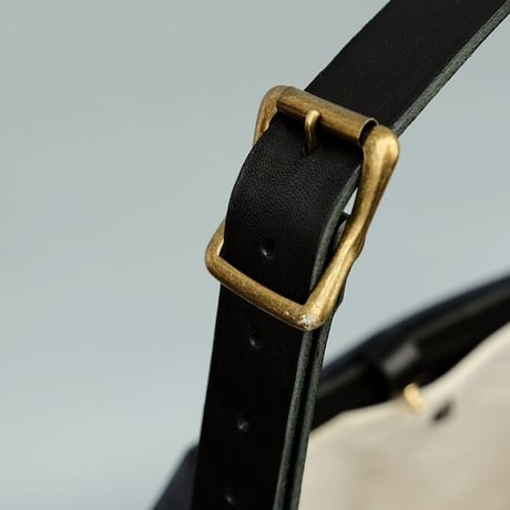 suolo(スオーロ）　NOMAD middle　　　　　　Black