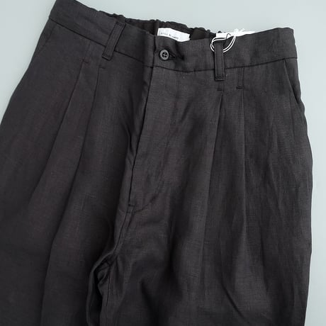 STILL BY HAND(スティルバイハンド)　　　  Linen 2Tuck Trousers　PT02262　　　Charcoal