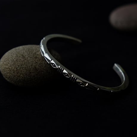 Jennifer Curtis 　　　　Square Wire　Bangle