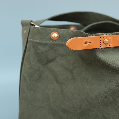 suolo(スオーロ)　　CROP Middle　　Olive