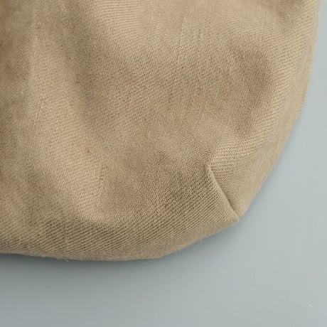 suolo(スオーロ)　　　FEATHER　Middle　　Beige