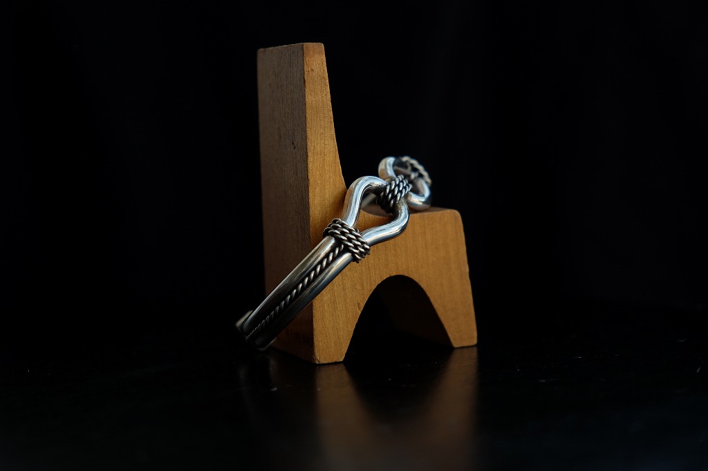 スティーブアルビソ　Horse Whisper Bangle 新品 スティーブアルビソ Horse Whisper Bangle 新品 インディアン