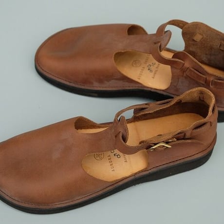 aurora shoes(オーロラシューズ)　　　　T-Strap　　　BROWN