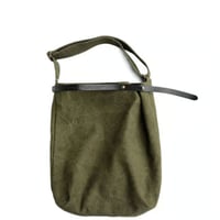 suolo(スオーロ)　　　FEATHER　Middle　　Olive